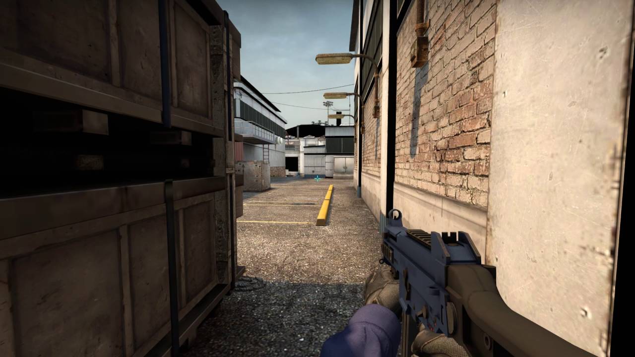 How to Shoot with the UMP-45 in CS2